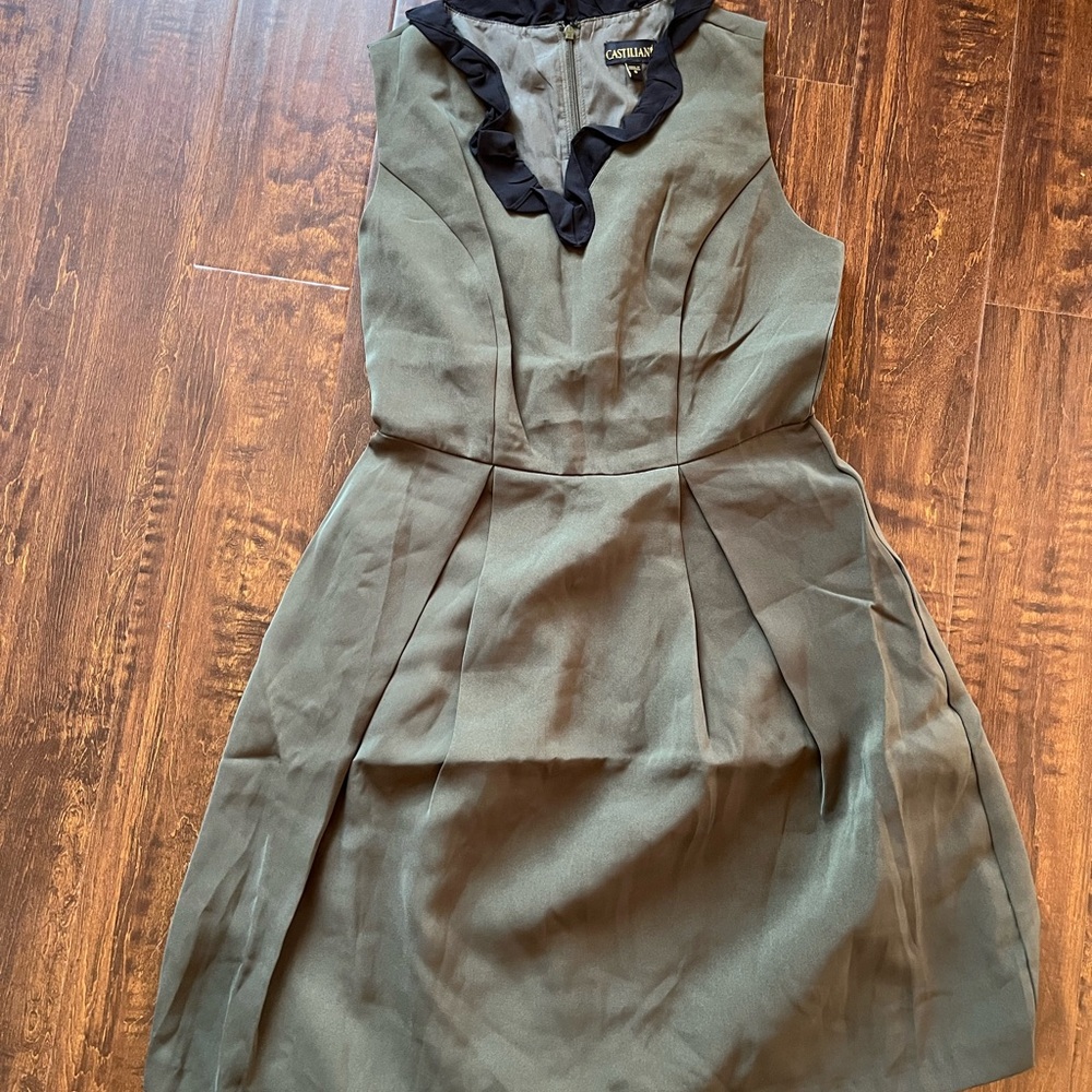 Olive Green Sleeveless Ruffle Collar Dress